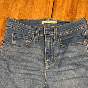 Levi's Women's high Rise Straight Leg Cropped Jeans - Medium Blue Wash